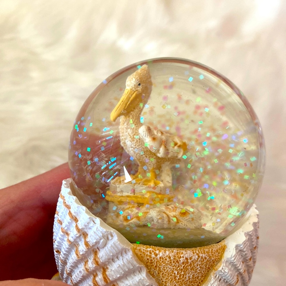 Cute pelican mini globe